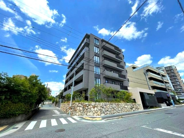ワコーレ西岡本グランプレイスの外観