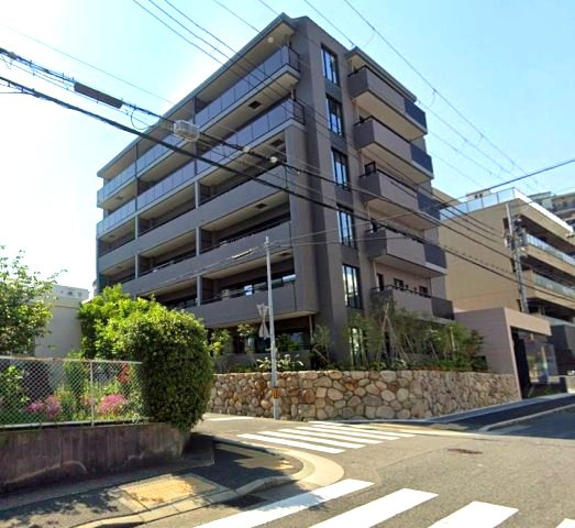 ワコーレ西岡本グランプレイスの外観