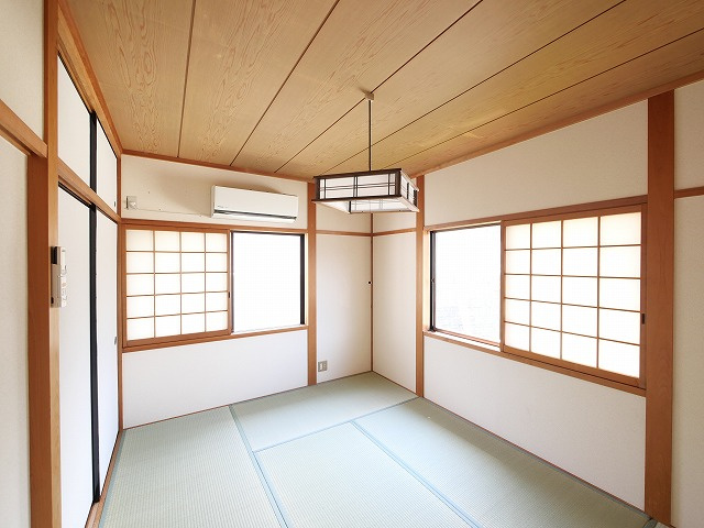 メゾン青和 IIの寝室|広くて明るい寝室