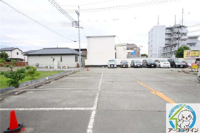 ローズコート明石の駐車場