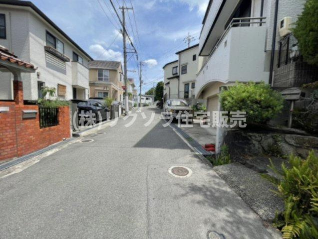 成田西町　中古一戸建ての前面道路含む現地写真|■物件内覧・資金計画相談・住宅ローン相談、リフォーム相談、お問合せ受付中■
※当日・翌日のご内覧、ご相談はお電話でのお問合せがスムーズです！