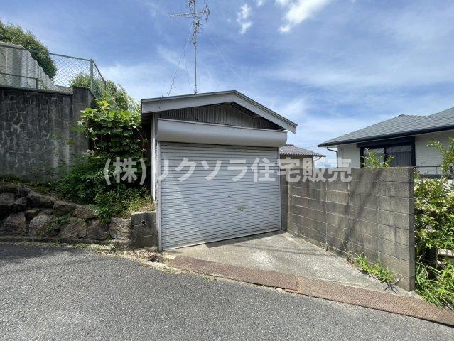 成田西町　中古一戸建ての駐車場|■物件内覧・資金計画相談・住宅ローン相談、リフォーム相談、お問合せ受付中■
※当日・翌日のご内覧、ご相談はお電話でのお問合せがスムーズです！