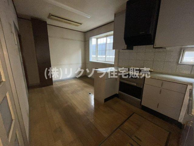 成田西町　中古一戸建ての居間・リビング|■物件内覧・資金計画相談・住宅ローン相談、リフォーム相談、お問合せ受付中■
※当日・翌日のご内覧、ご相談はお電話でのお問合せがスムーズです！