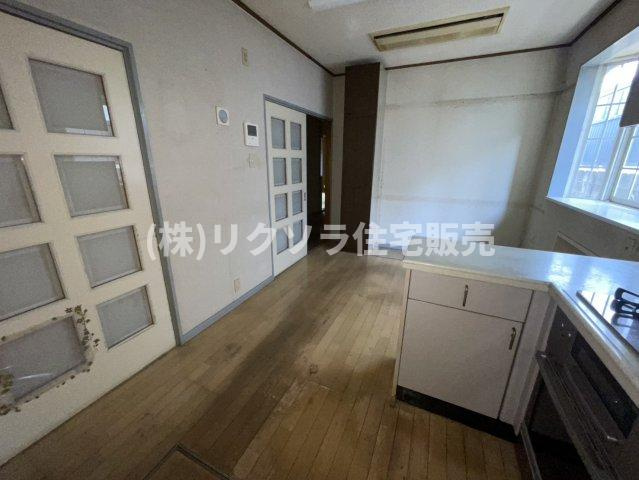成田西町　中古一戸建ての居間・リビング|■物件内覧・資金計画相談・住宅ローン相談、リフォーム相談、お問合せ受付中■
※当日・翌日のご内覧、ご相談はお電話でのお問合せがスムーズです！
