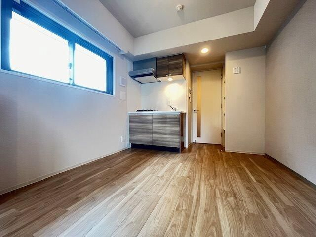 ＯＮＥ　ＲＯＯＦ　ＲＥＳＩＤＥＮＣＥ　ＡＳＡＫＵＳＡＢＡＳＨＩの居間・リビング