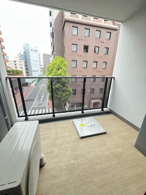 ＯＮＥ　ＲＯＯＦ　ＲＥＳＩＤＥＮＣＥ　ＡＳＡＫＵＳＡＢＡＳＨＩのバルコニー