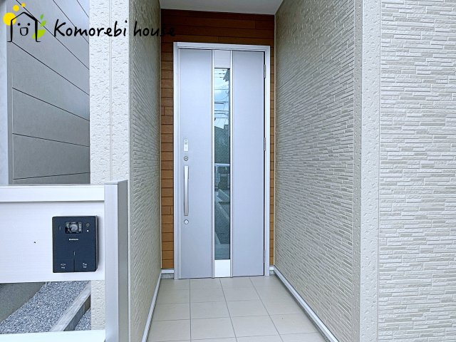 さいたま市西区佐知川　第1期　新築戸建て　リナージュネクスジー　02の玄関|収納もある玄関です