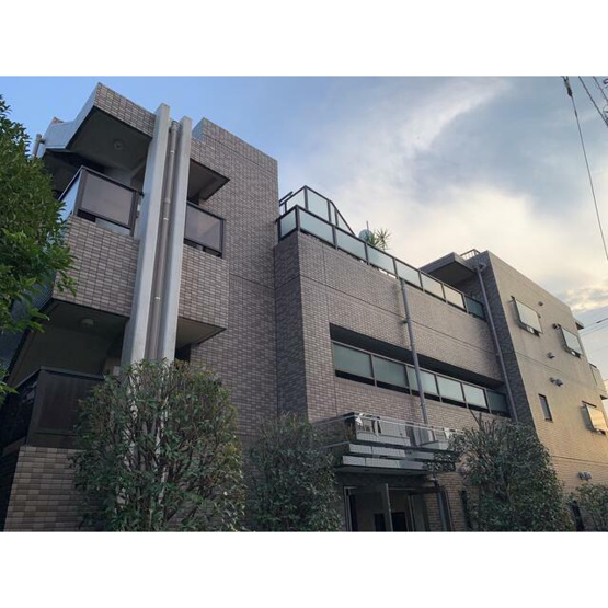 【外観】 | サンライズコスモスⅢ | 鉄筋コンクリート造のがっちりとした建物。