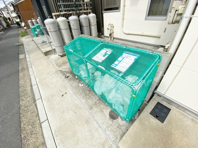 ロワール六浦弐番館のその他共用部分|敷地内ゴミ置き場あり♪