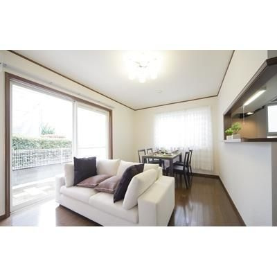 リバー　サイド　ガーデン　シュトラールＡの居間・リビング