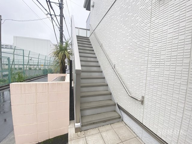 パームコテージX番館のその他共用部分|共用階段です☆