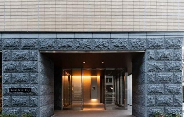 グランデュール富士のエントランス