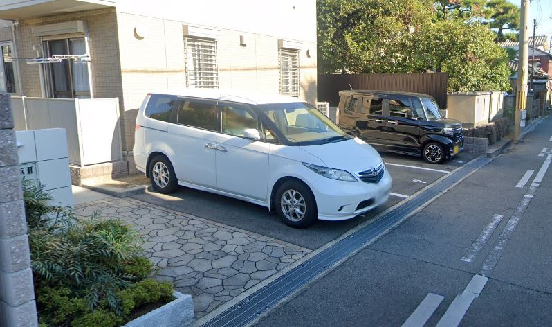 メゾン松之浜Ⅱの駐車場|駐車場に車を止められます