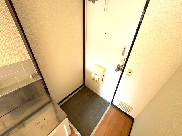 伸和ハイツの玄関