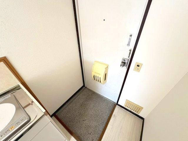 伸和ハイツの玄関