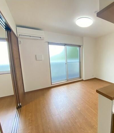 横浜市戸塚区矢部町のアパートの居間・リビング