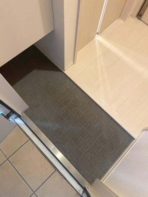 ヴェルジェ深田Vの玄関