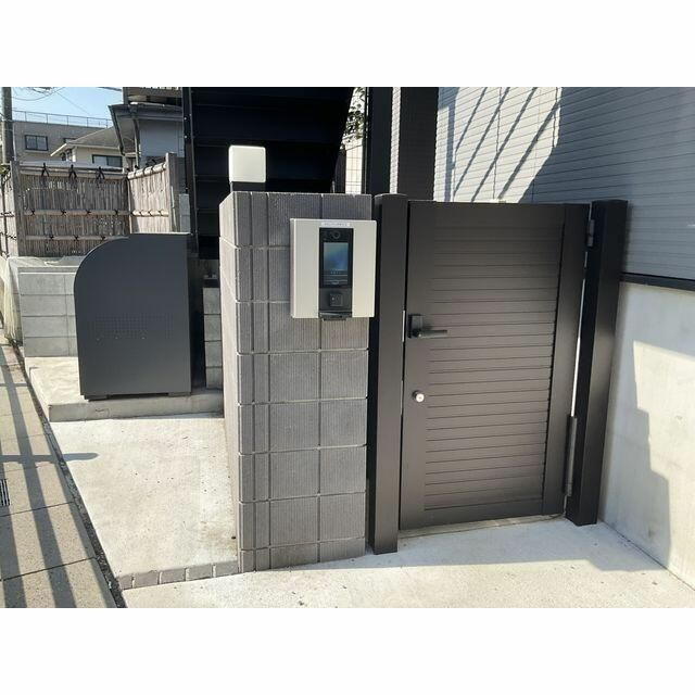 所沢市大字山口のアパートのエントランス