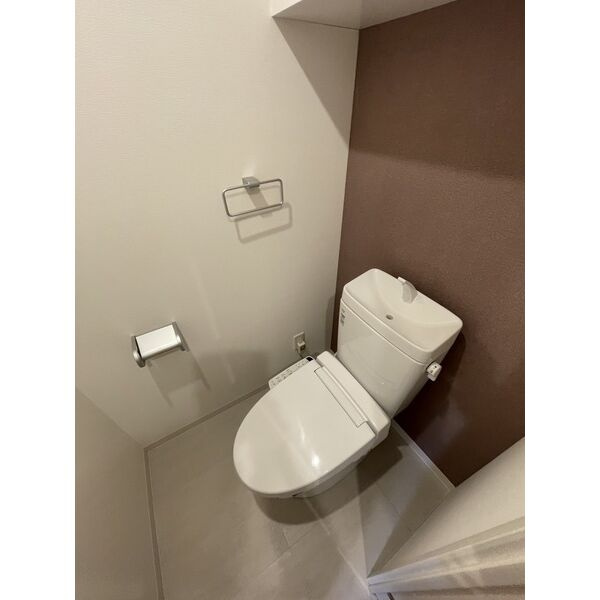 プログレッソ八田のトイレ|落ち着いた色調のトイレです
