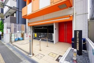 Zeus難波CUBEの駐車場