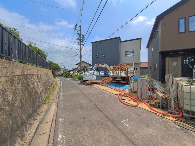 ファーストタウン藤島町五反田の前面道路含む現地写真