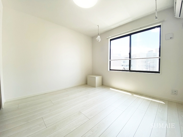 エクセラン北浦和の居間・リビング|明るいお部屋です！