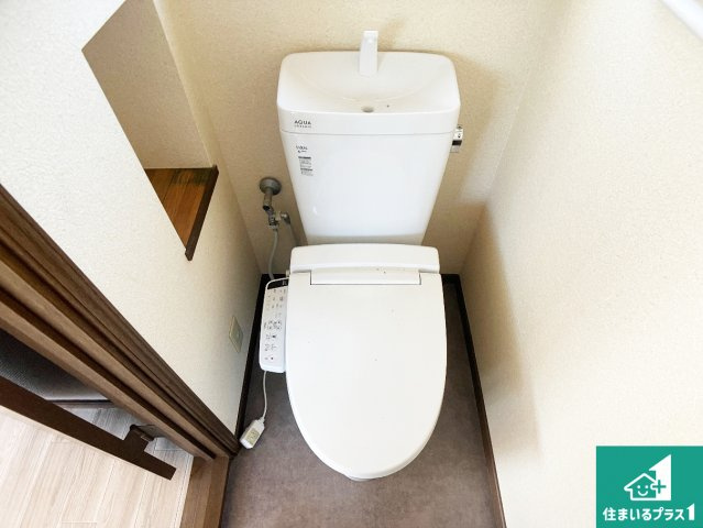 明石市魚住町金ケ崎　中古一戸建てのトイレ|落ち着いた色で統一されたトイレ！
