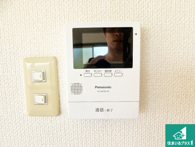 明石市魚住町金ケ崎　中古一戸建ての防犯設備|カラーモニターインターホン！声だけでなく来訪者の姿や顔がモニターで確認できるので、小さなお子様がいらっしゃるご家庭でも安心できます！