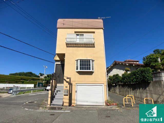 明石市魚住町金ケ崎　中古一戸建ての外観|周辺は落ち着いた街並みの住宅地！子育てがしやすい住環境です！気になることがありましたら、お気軽にお問い合わせください！