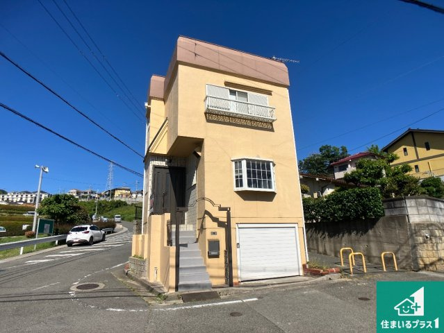 明石市魚住町金ケ崎　中古一戸建ての外観|周辺は落ち着いた街並みの住宅地！子育てがしやすい住環境です！気になることがありましたら、お気軽にお問い合わせください！