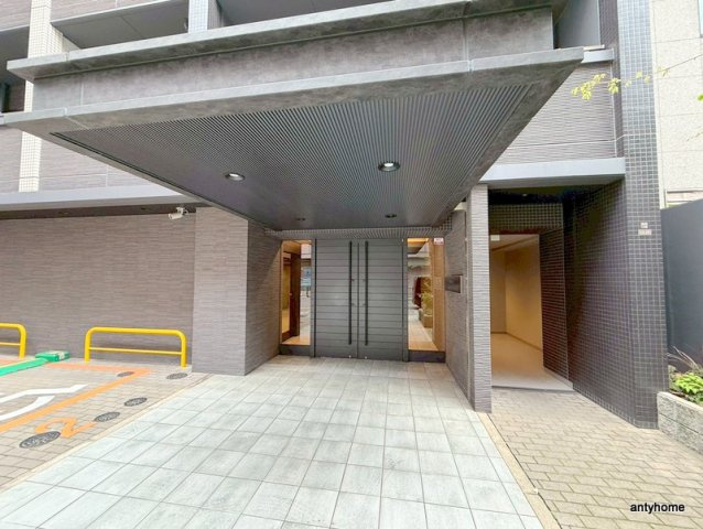 レジデンス本町靭公園　仲介手数料無料のエントランス