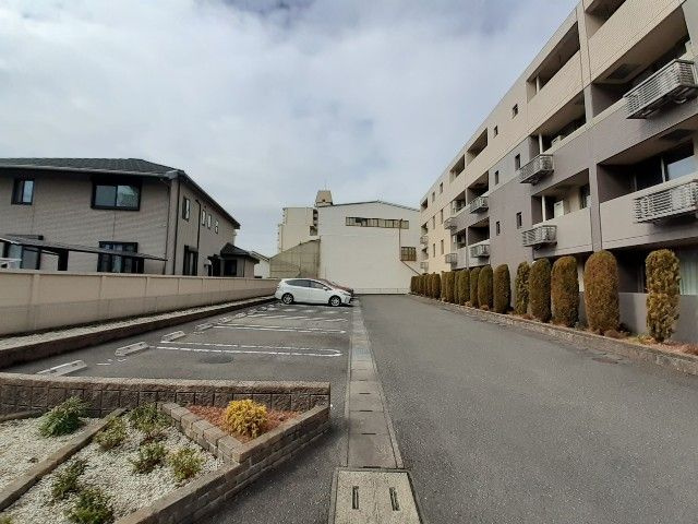 グラツィオーネの駐車場