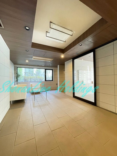藤沢市本町１丁目の賃貸マンションのエントランス