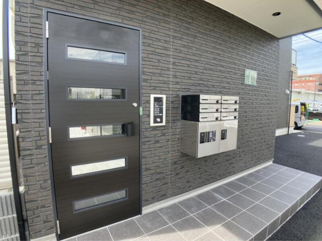 立川市柏町２丁目のアパートのエントランス