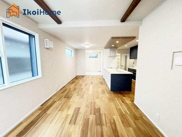 神戸市北区緑町5丁目　全2棟　新築戸建　1号地の居間・リビング|【ホームページに現地動画掲載中】●年中無休：当日予約可●19帖あるLDKだからこそ開放感があります。
