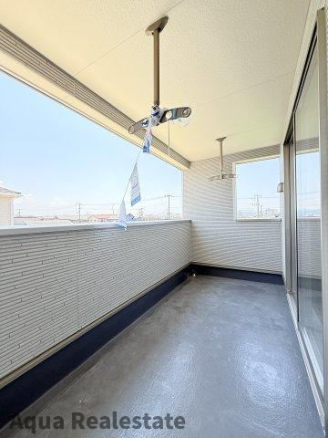 高松市高松町の新築一戸建のバルコニー|外からの目が気にならないバルコニーで洗濯物が干せます