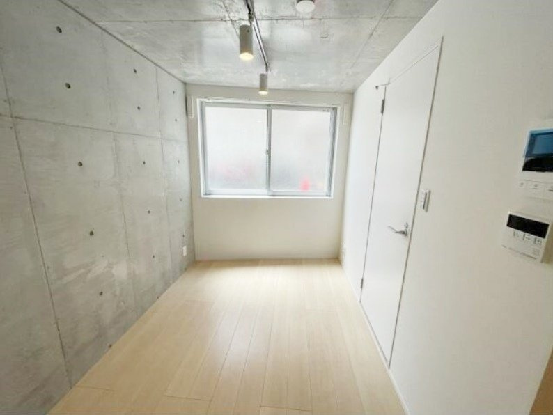 ブラン渋谷本町の居間・リビング|■エアコン■24時間換気システム■２面採光■ダウンライト
