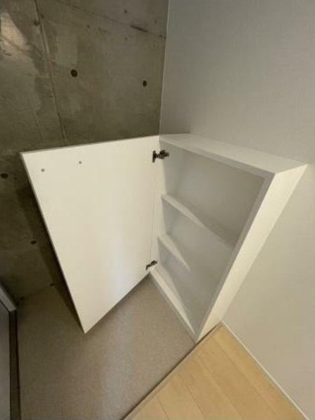 ブラン渋谷本町の玄関|■モニタ付インターホン■シューズクローゼット■ダウンライト