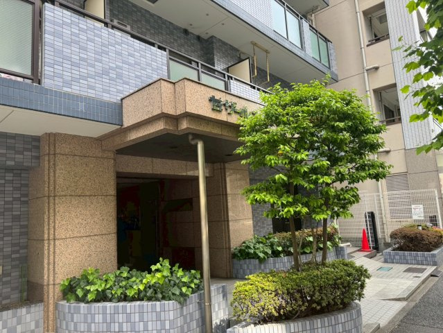 セザールスカイタワー銀座東のエントランス