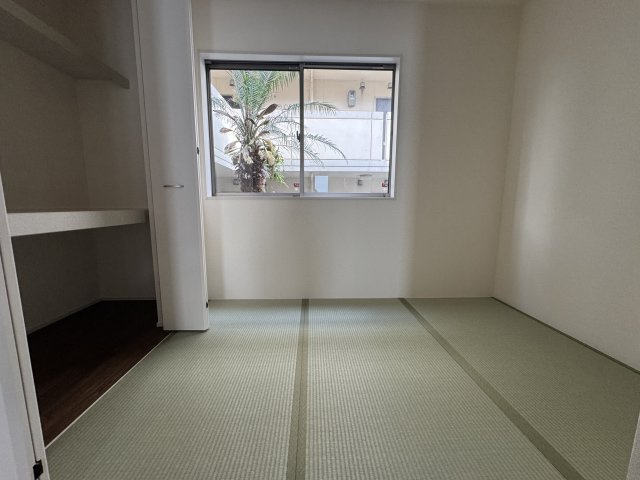 うるま市前原（全10棟）4号棟の和室|4号棟　畳コーナー3帖＋収納付き♪