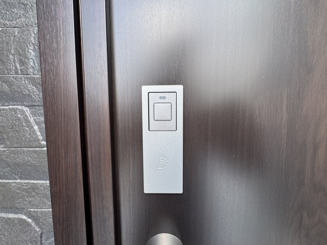 うるま市前原（全10棟）4号棟の玄関|4号棟　スマートキー付き♪