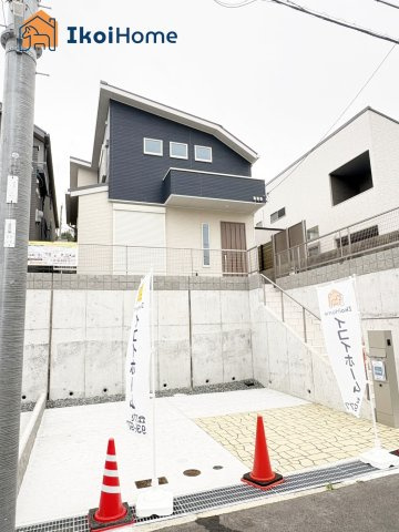 神戸市北区緑町5丁目　全2棟　新築戸建　2号地の駐車場|【ホームページに現地動画掲載中】●年中無休：当日予約可●駐車場は並列2台になります。普通車2台可能です。