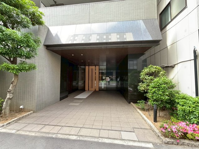 モア・クレスト築地のエントランス