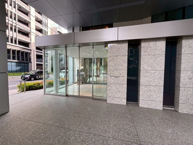 プレミスト東銀座築地アークコートのエントランス