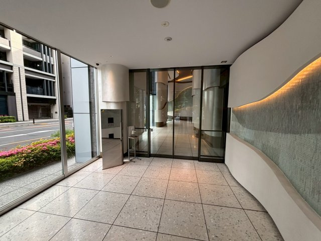 プレミスト東銀座築地アークコートのエントランス