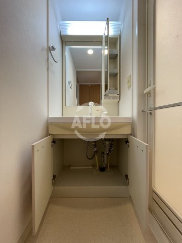 レジデンス本町靭公園の独立洗面台|レジディア靭公園　独立洗面化粧台収納