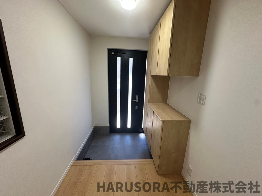 門真市上野口町　３階建の玄関