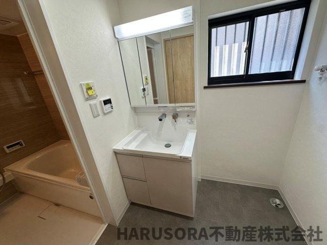 門真市上野口町　３階建の独立洗面台
