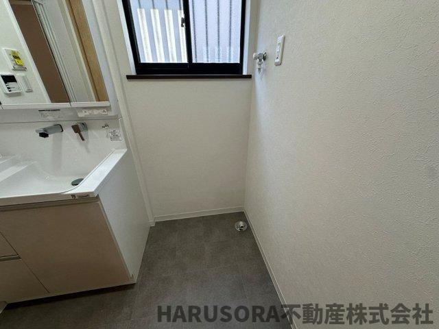 門真市上野口町　３階建のランドリースペース