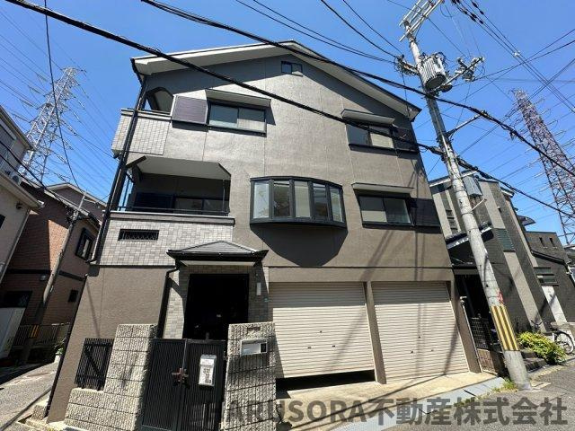門真市上野口町　３階建の外観